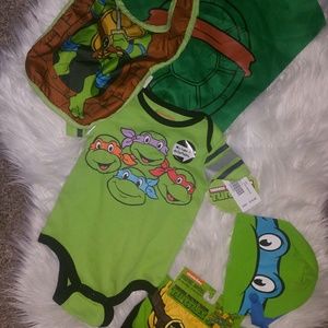 Infant ninja turtle set..
